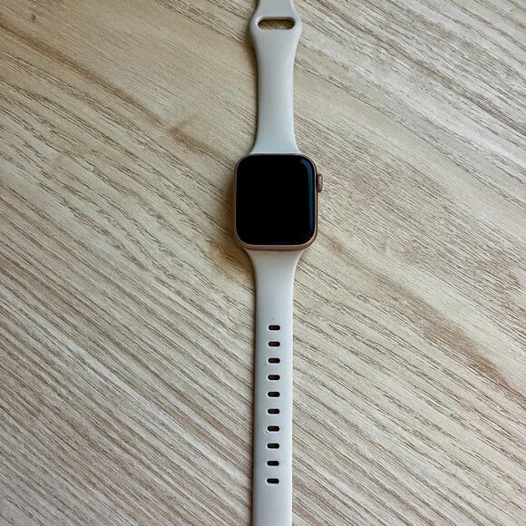 Apple Watch Series 5 (40mm, GPS)